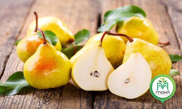 Organic pears in bulk