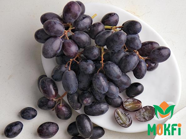Therapeutic Properties of Black Grapes
