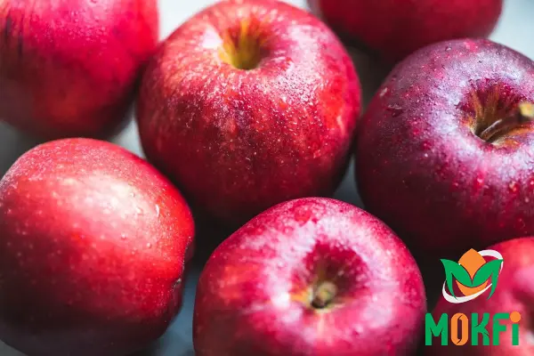 Five Reasons to Eat Organic Apples