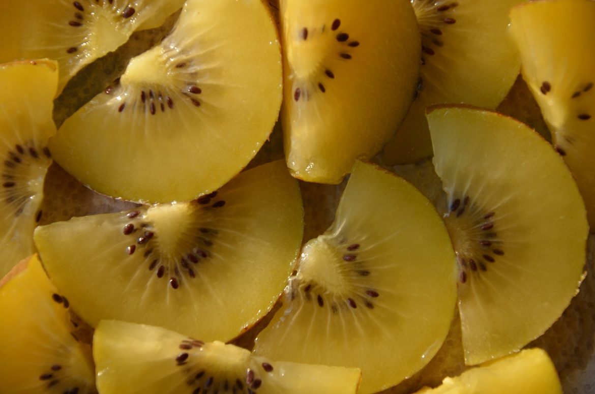 Yellow kiwi fruit purchase price + photo