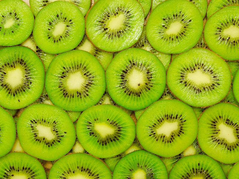 The purchase price of kiwi fruit types + properties, disadvantages and advantages